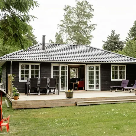 Semesterbostad Among Trees With Architectural Flair *