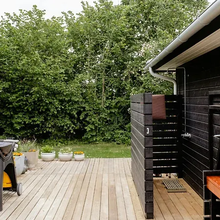 Vakantiehuis Among Trees With Architectural Flair Dronningmølle