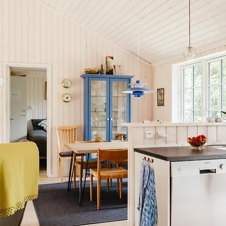 Vakantiehuis Among Trees With Architectural Flair