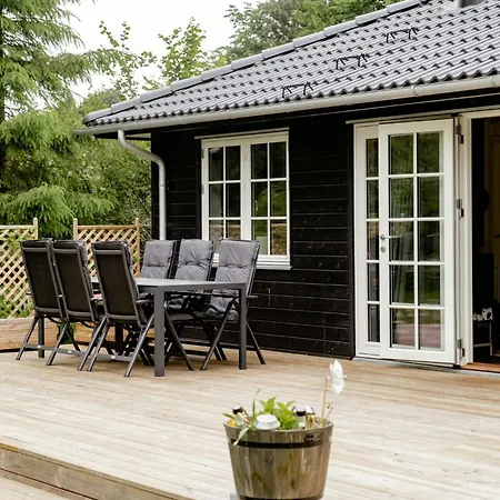 Vakantiehuis Among Trees With Architectural Flair *