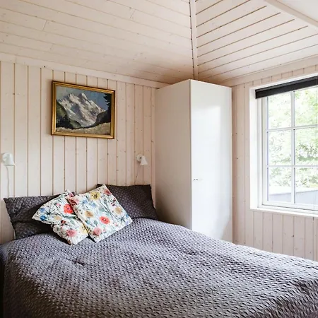 Among Trees With Architectural Flair Vakantiehuis